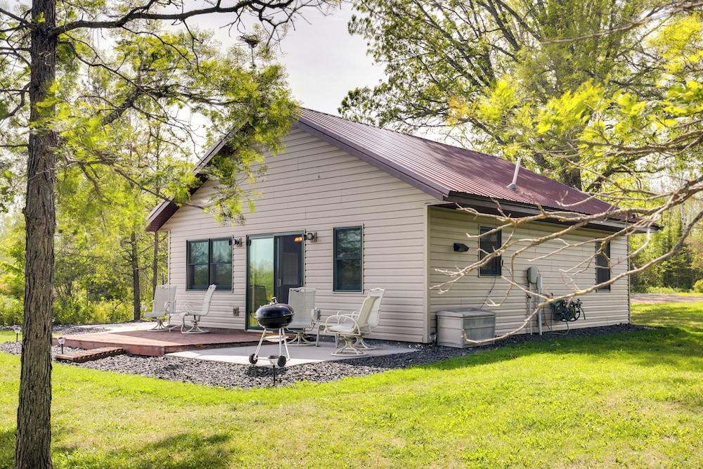 Pet-friendly Iron River Cabin With Fire Pit!