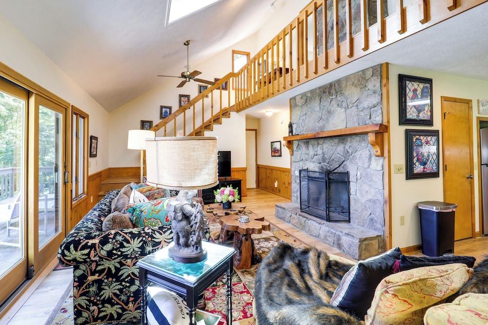 Dog-friendly Blowing Rock Chalet w/ Stunning Views
