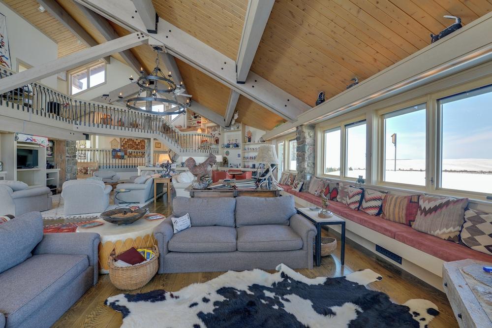 Cora Home w/ Mountain Views - Fishing On-site!