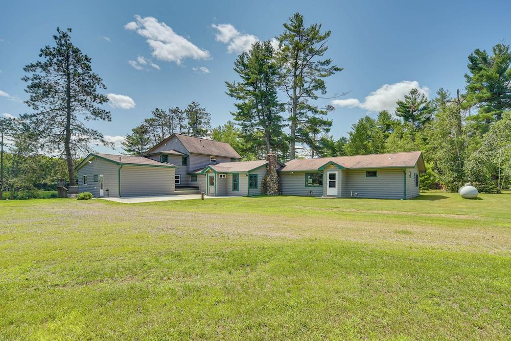 Spacious Winter Retreat w/ River Access + Kayaks!