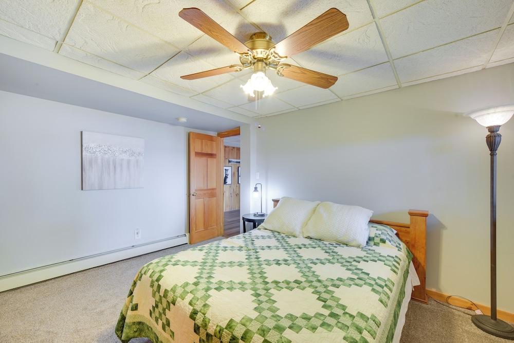 Lakefront Wisconsin Home - Deck, Fire Pit & Kayaks