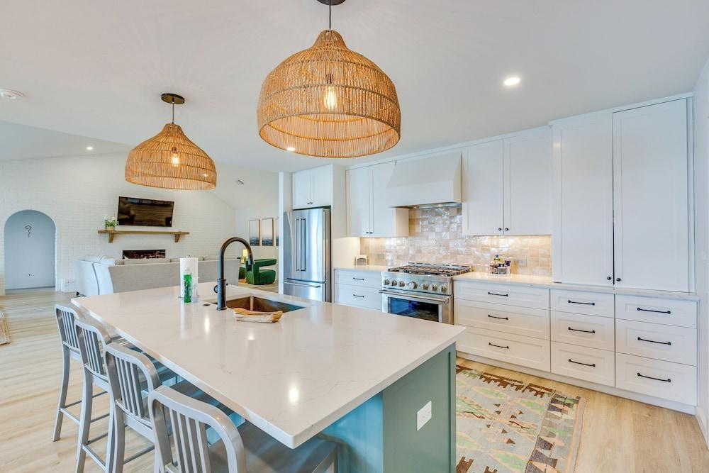 Private Dock: Lakefront Enchanted Oaks Retreat