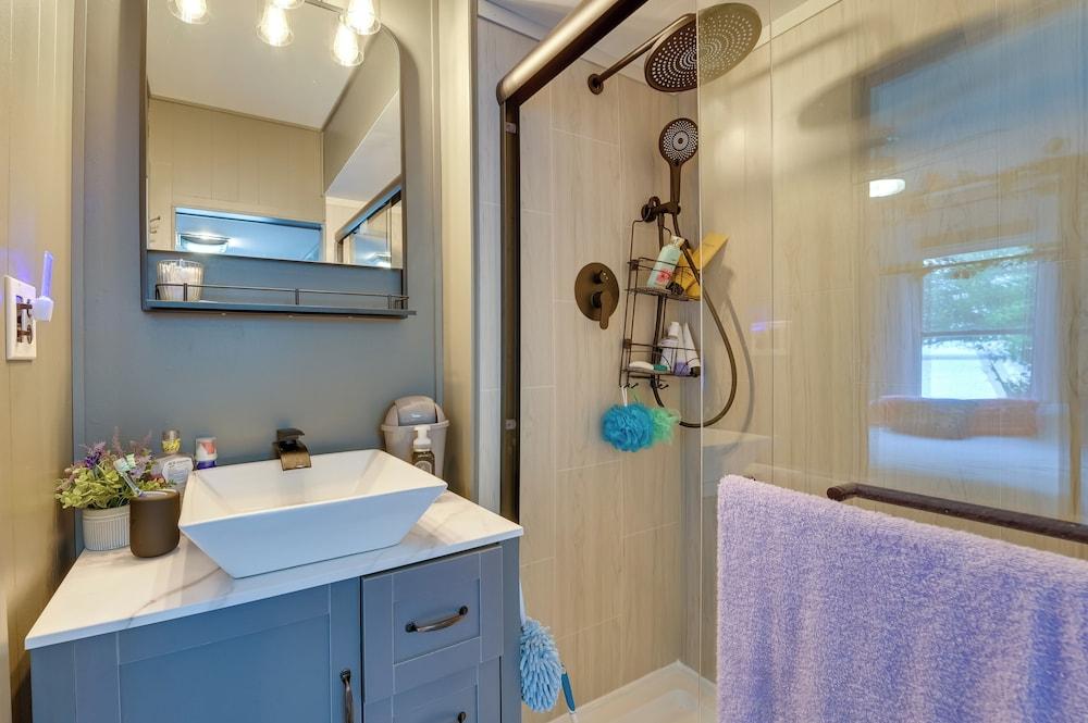 Lakefront Michigan Abode w/ Deck & Fire Pit!