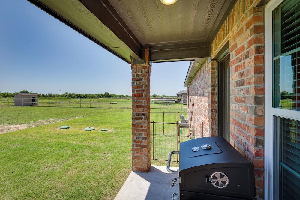 Madill Vacation Rental w/ Grill: Near Lake Texoma!