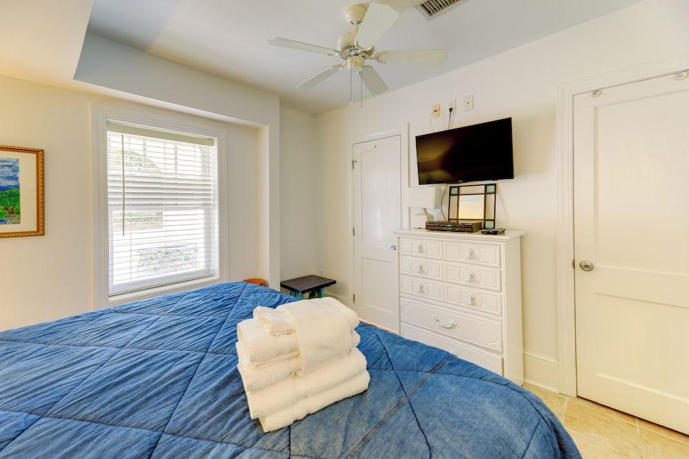 Atlantic Beach Condo - Walk to Beaches!