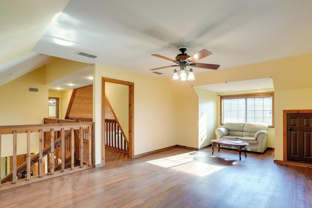 Pet-friendly Jefferson Home Near Lake O the Pines