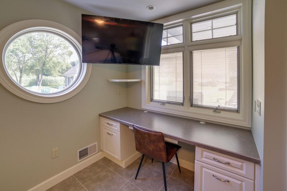 Waterfront Jackson Mansion: Patio, Grill, Dock!