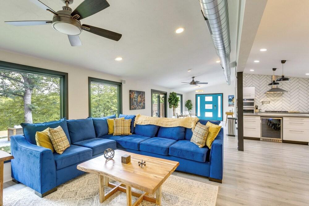 Riverfront Appleton Home With Pool & Boat Dock!