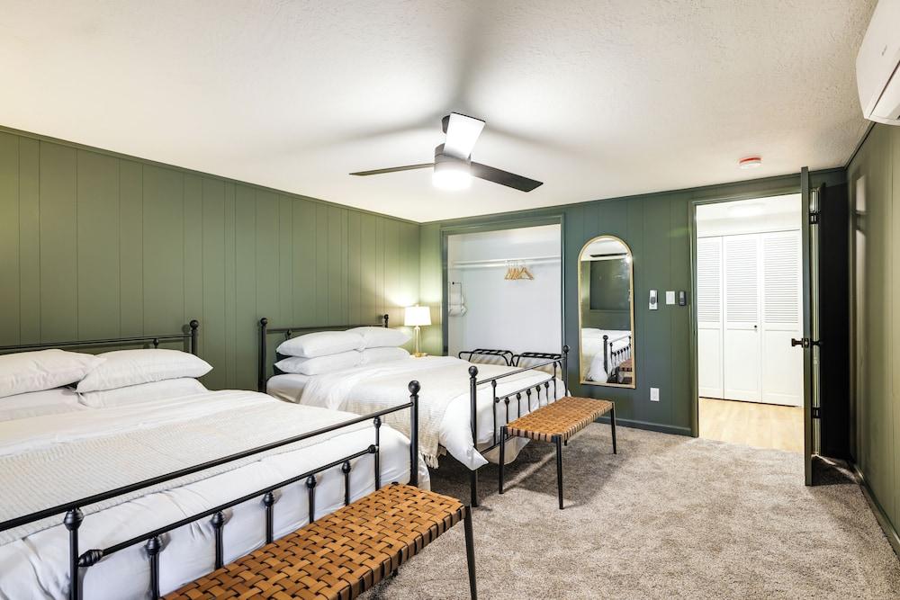 Deck & Fire Pit: Stunning Twain Harte Cabin!