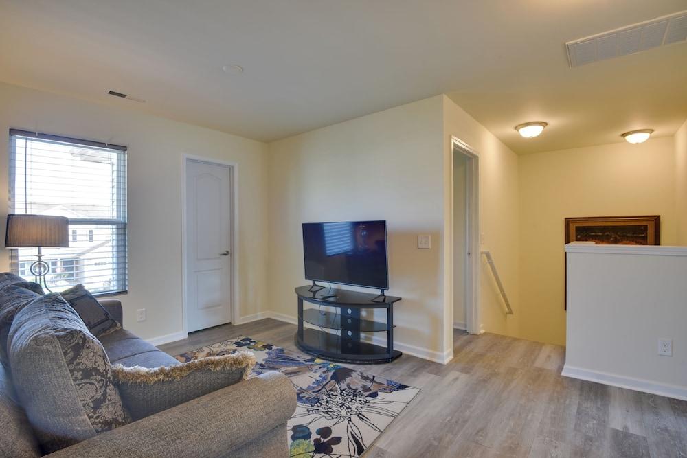 Spacious Gastonia Home w/ Pool Access!