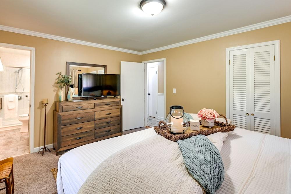 'the Travis House at Lantern Springs' on Farm!