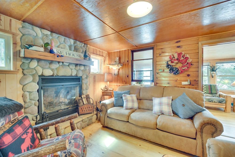 Pet-friendly Waterfront Minong Cabin With Fire Pit
