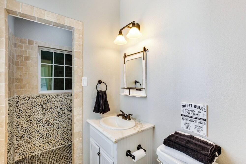 Spacious Wills Point Retreat w/ Pool & Pond!