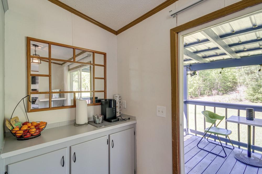 Fire Pit + Deck: Peaceful Silver Creek Retreat