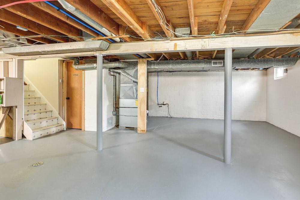 Chippewa Lake Cottage w/ Fire Pit!