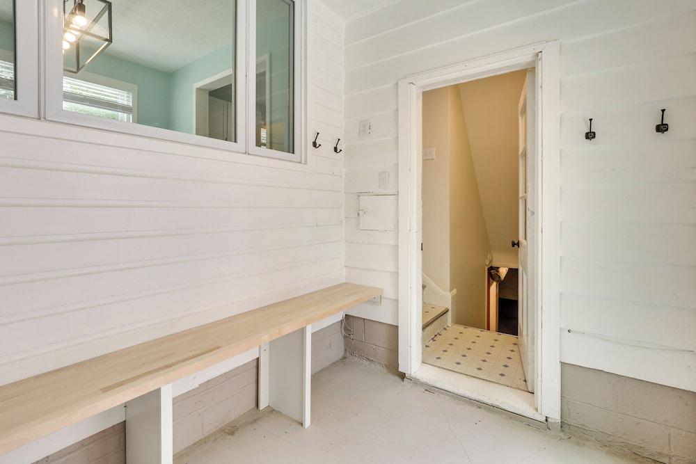 Chippewa Lake Cottage w/ Fire Pit!