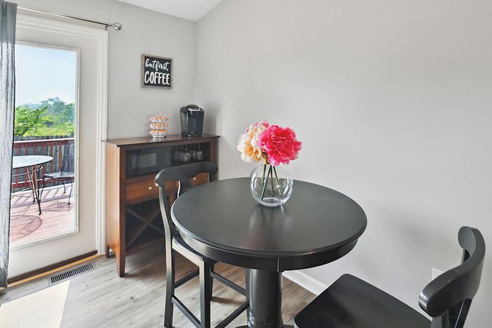 Corinth Getaway w/ Deck ~ 11 Mi to Ark Encounter!