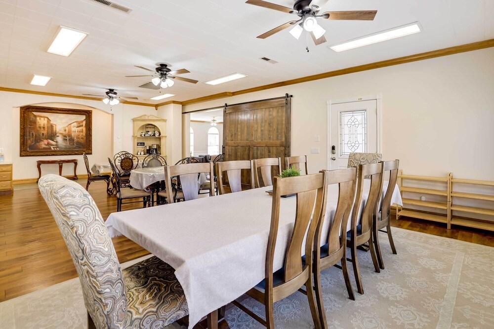 Spacious Hildale House w/ Large Deck!