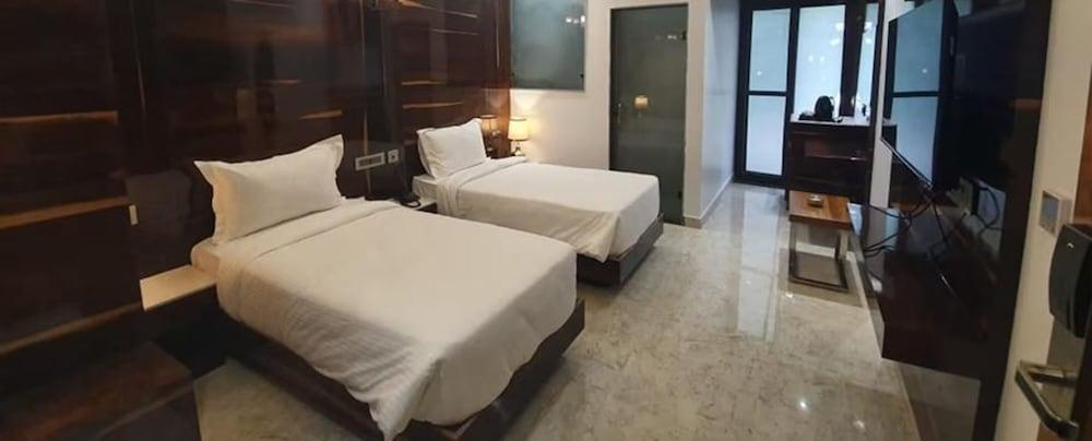 Fabhotel Prime The Daffodils