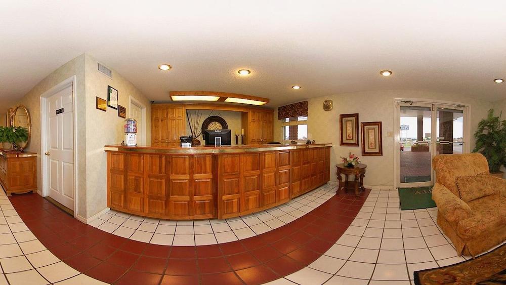 Quality Inn Russellville I-40