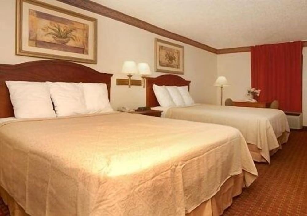 Quality Inn & Suites Clinton - Jackson West