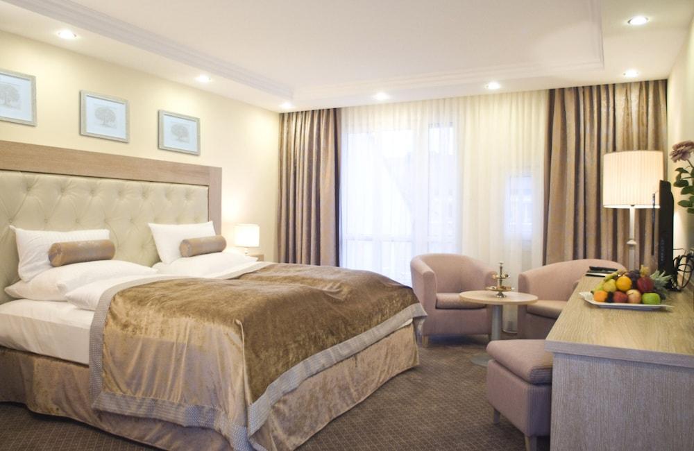 MAXIMILIAN Grand Hotel