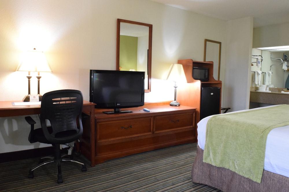 Ramada by Wyndham Savannah Gateway