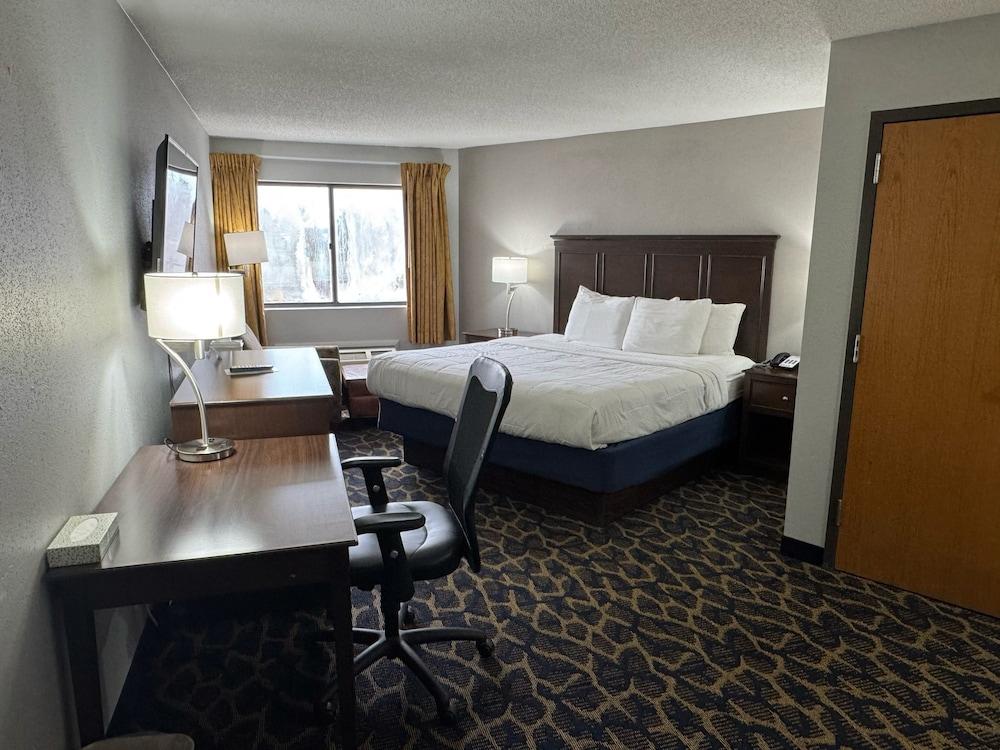 Greenlight Inn & Suites