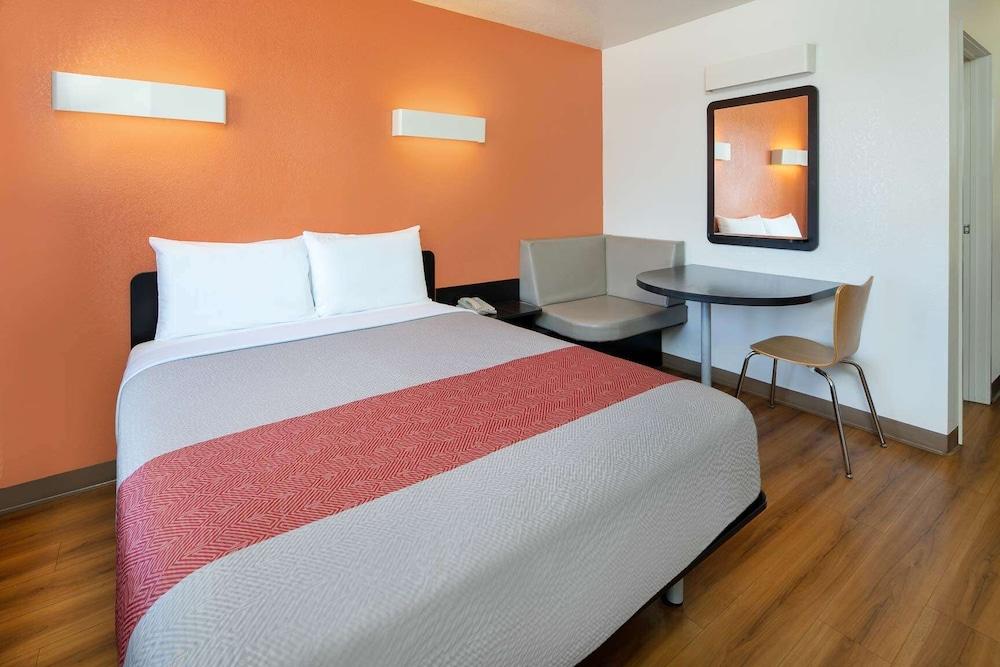 Motel 6 Arcadia, CA - Los Angeles - Pasadena Area