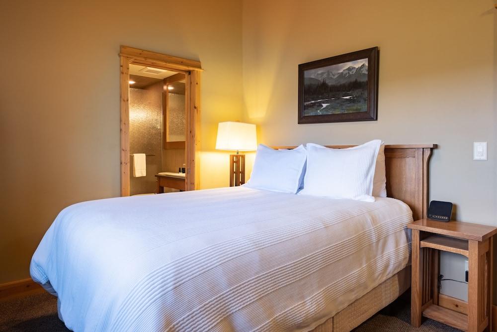 Gallatin River Lodge