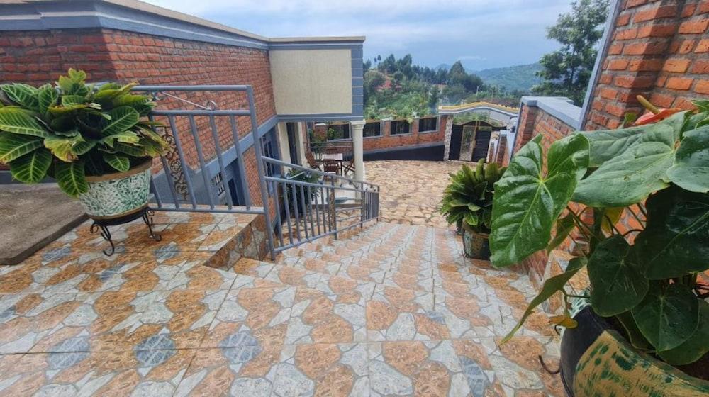 Room in Guest Room - Charming Room in Kayove, Rwanda - Your Perfect Getaway