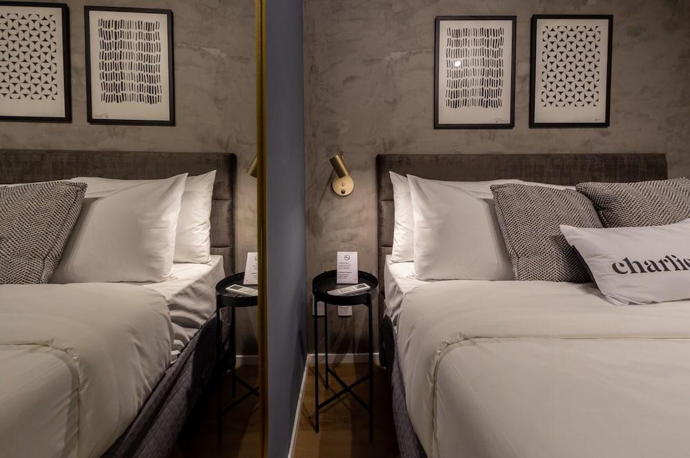 Charlie Nik Vila Mariana