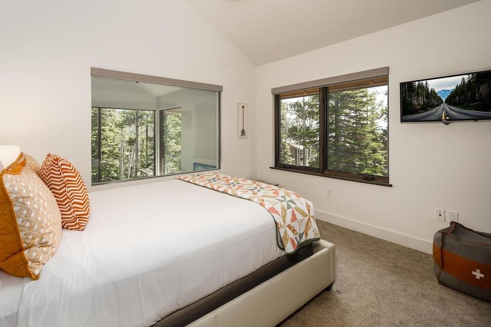 8 Alpine Bend 3 Bedroom Home by Moonlight Basin Lodging