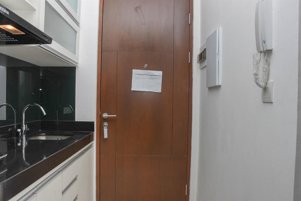 Fancy And Nice Studio At Ciputra World 2 Apartment