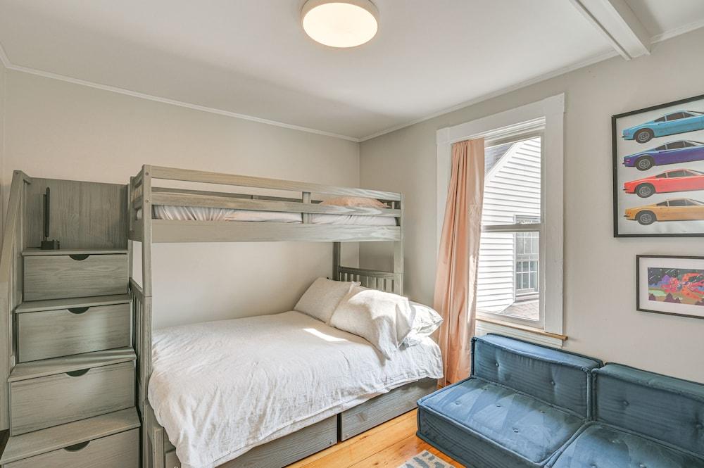 Bright & Pet-friendly Home: 2 Mi to Harvard Square