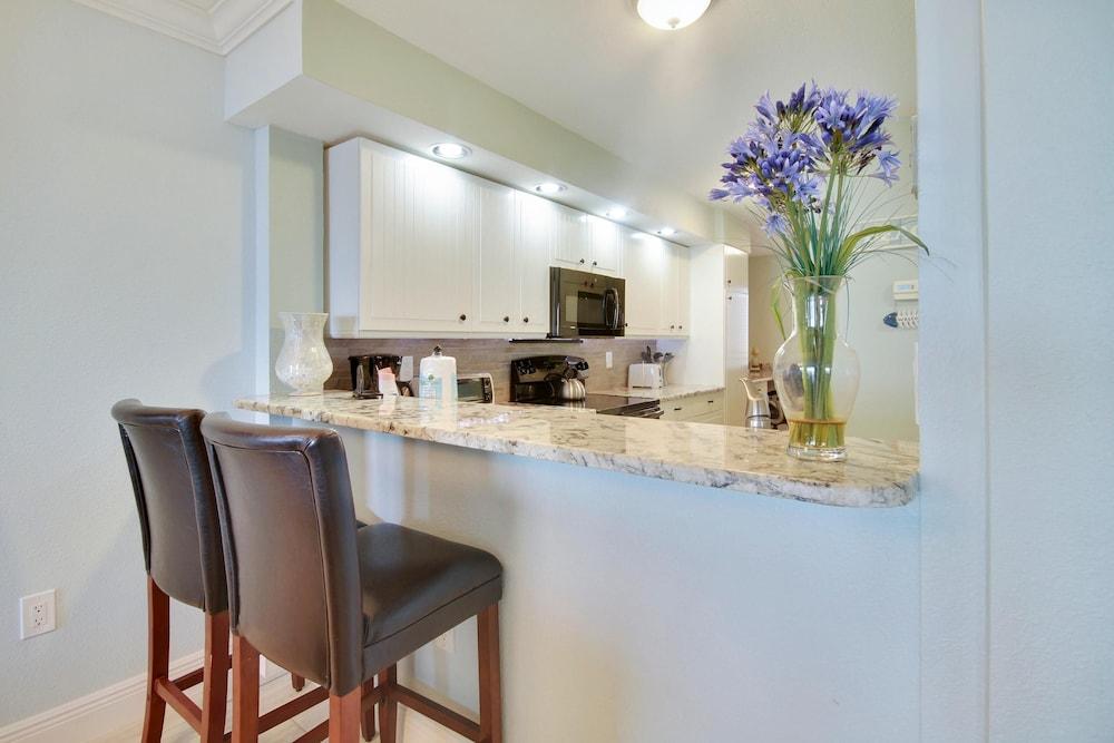 Land's End 7-305 Beach Front