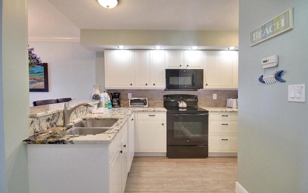 Land's End 7-305 Beach Front