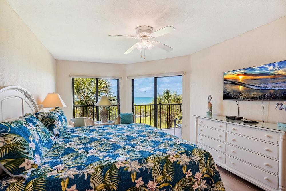 Land's End 8-303 Beach Front