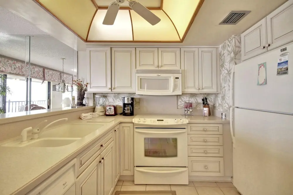 Land's End 8-401 Beach Front