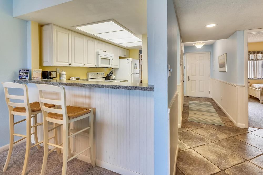 Land's End 9-202 Beach Front