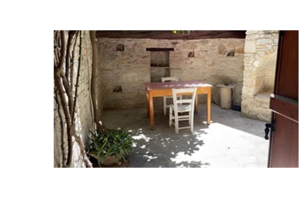 Juliet Suite Studio in Dhoros