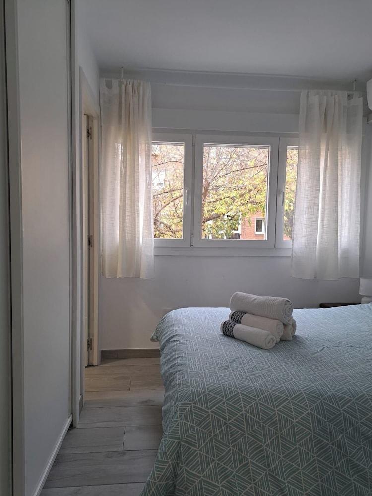 Charming Apartment up to 4 Persons 3 min to Metro