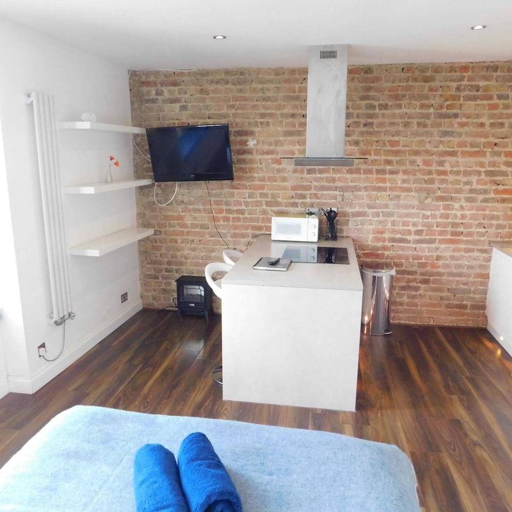 Central Kemptown Brighton Studio Apartment