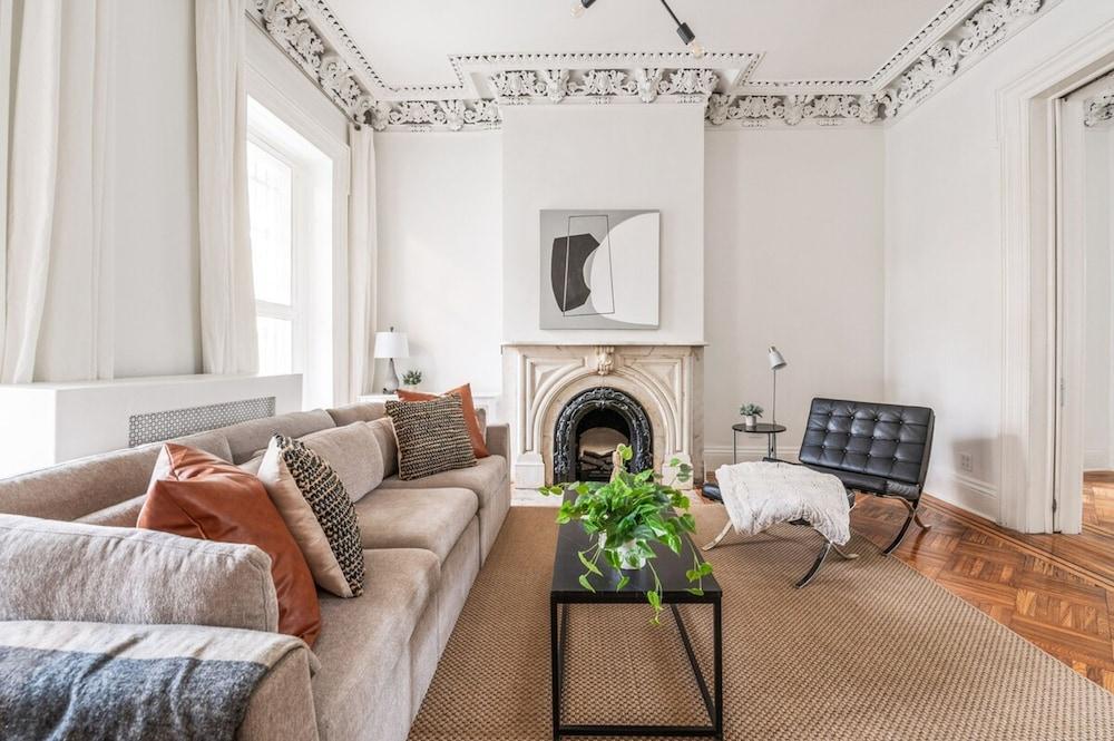 Adelphi I 3BR Ft Greene w Backyard Patio Porch