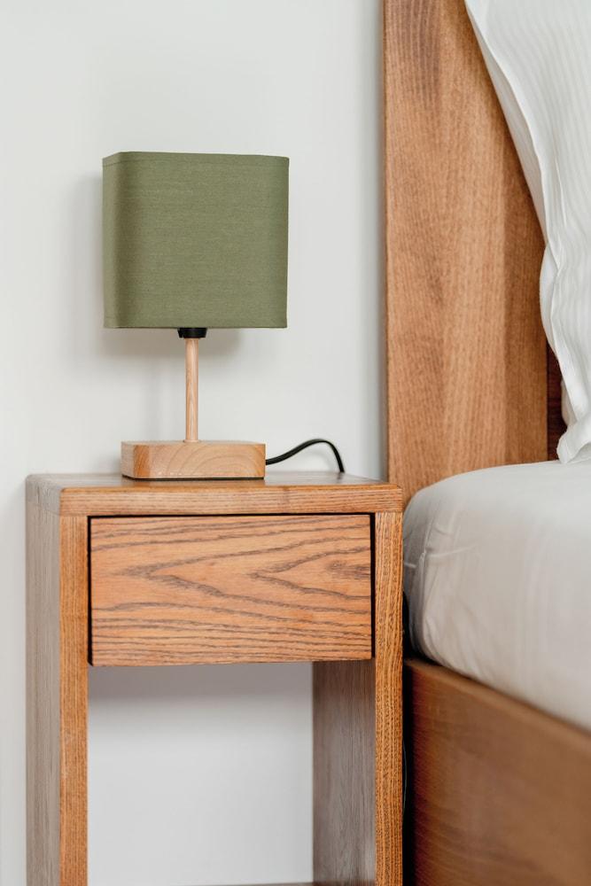 Apartment With Parking by Renters