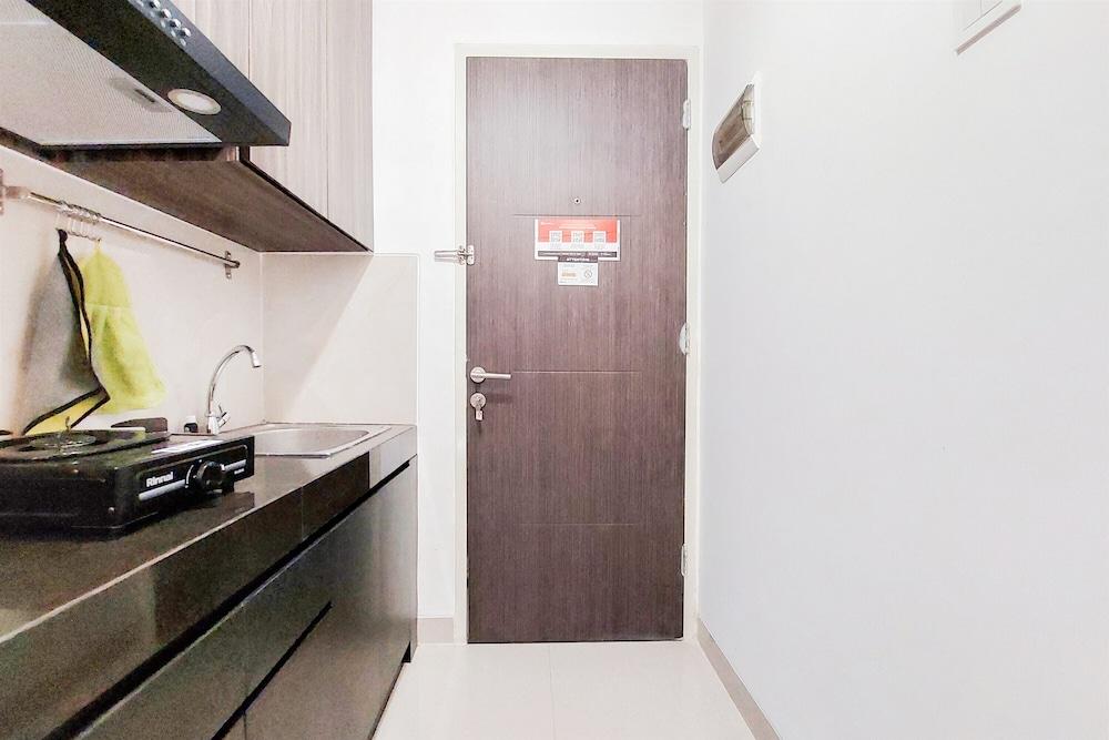 Restful And Warm Studio Serpong Garden Apartment