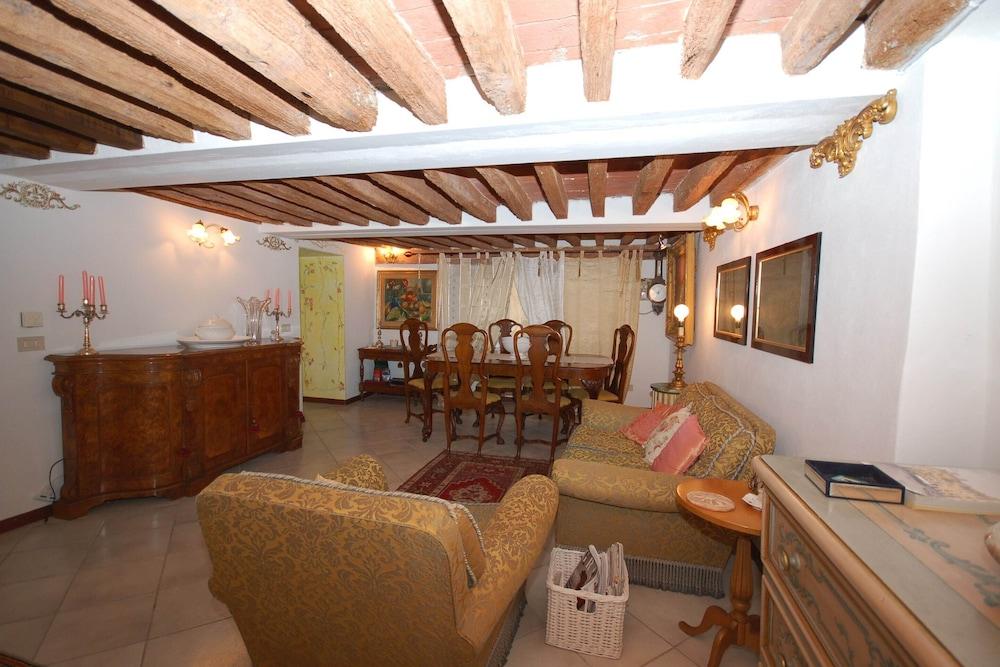 Apartment in Lucca Near Historic City Walls