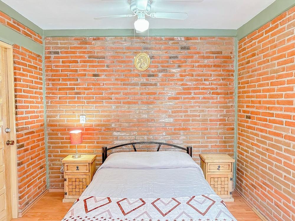 New Family House. Pool & BBQ Area