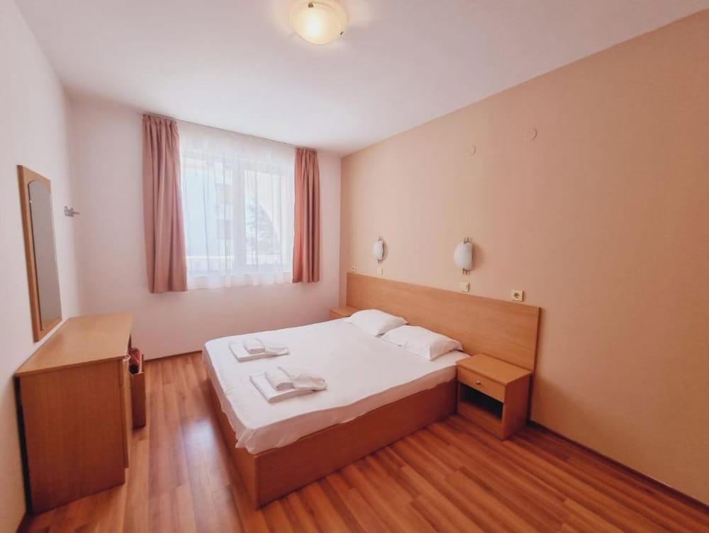 LAZUR 1-5 Apart Complex