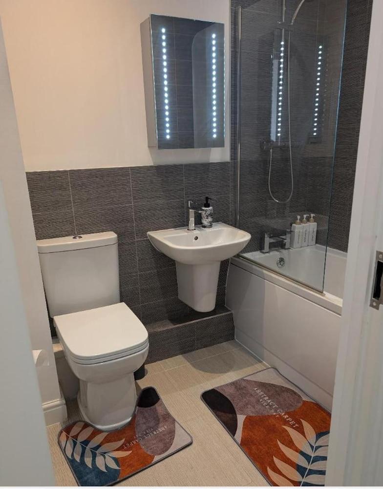 Rugby - Apartment - Sleeps 4 - Parking